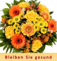 Oranger Blumenstraß mit einer Karte "Für meine Liebe Mutter"